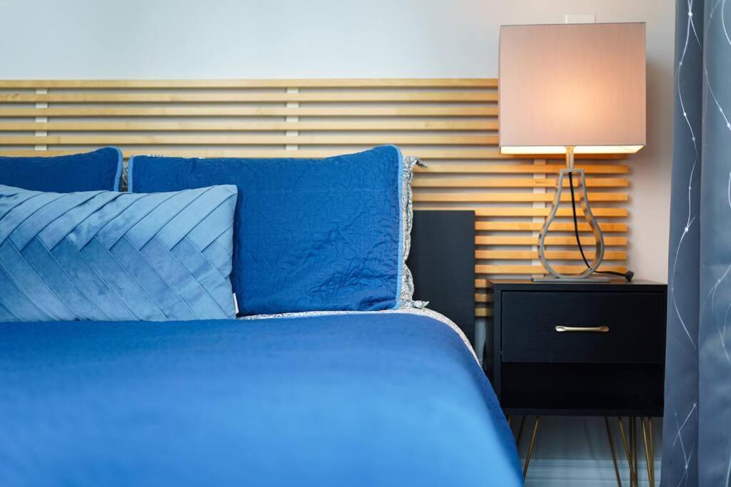 1504 Brand New Best Location 1Br Den With Amazing View Toronto Bagian luar foto