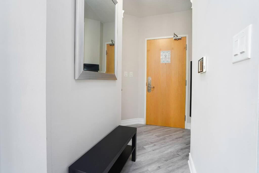 1504 Brand New Best Location 1Br Den With Amazing View Toronto Bagian luar foto