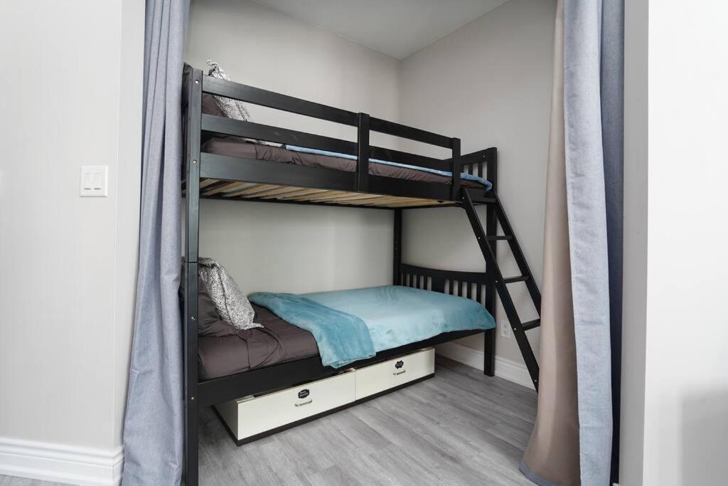 1504 Brand New Best Location 1Br Den With Amazing View Toronto Bagian luar foto