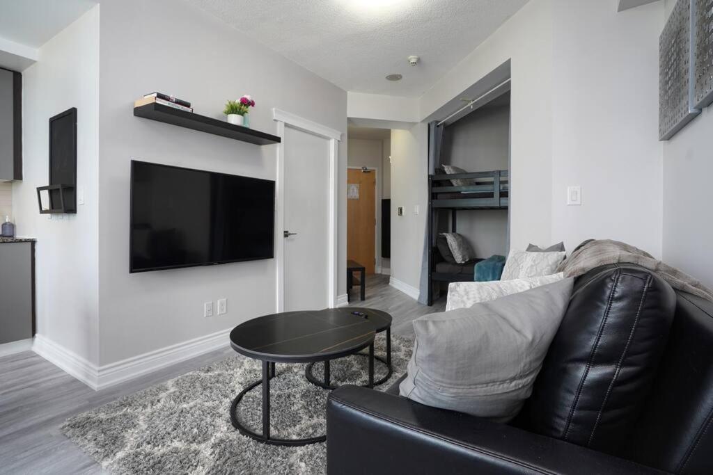 1504 Brand New Best Location 1Br Den With Amazing View Toronto Bagian luar foto